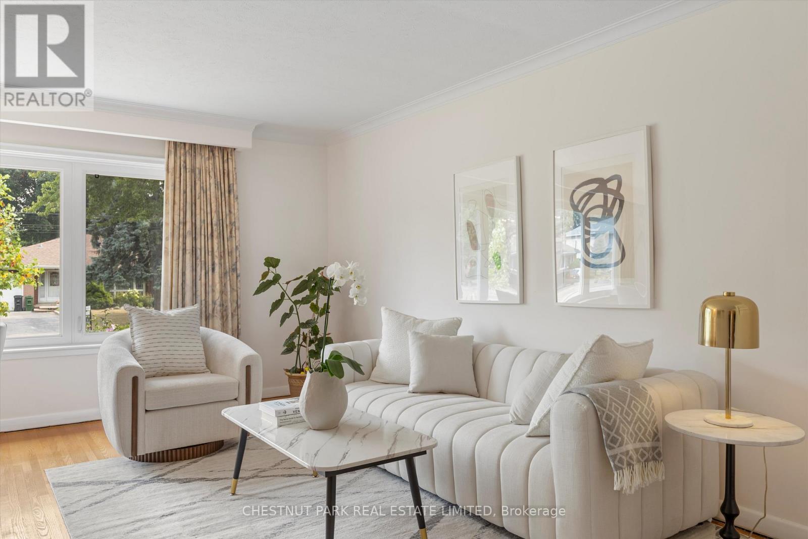 Photo 3 of 16 Everingham Court, Toronto ON