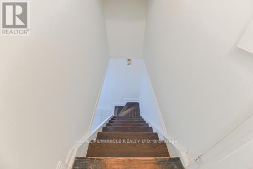 Photo 8 of 6 Beechwood Crescent, Brampton ON