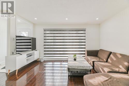 Photo 3 of 6 Beechwood Crescent, Brampton ON