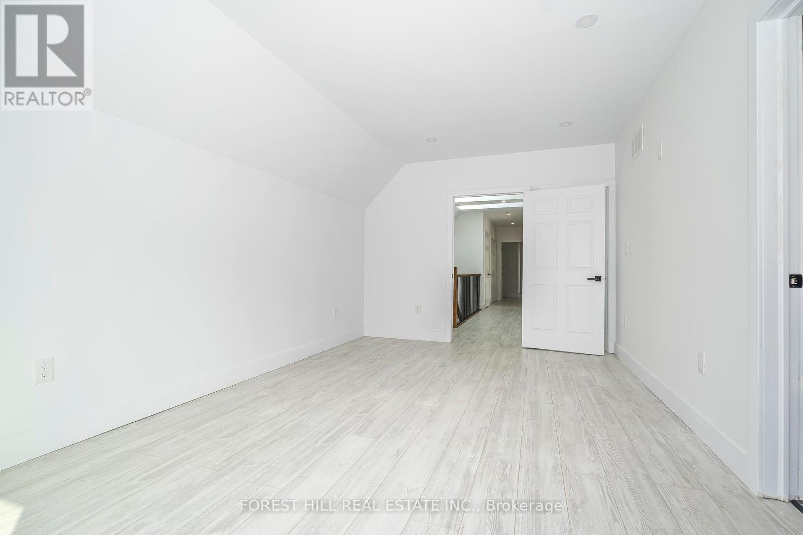 Photo 9 of 19 Simpson Avenue, Toronto ON