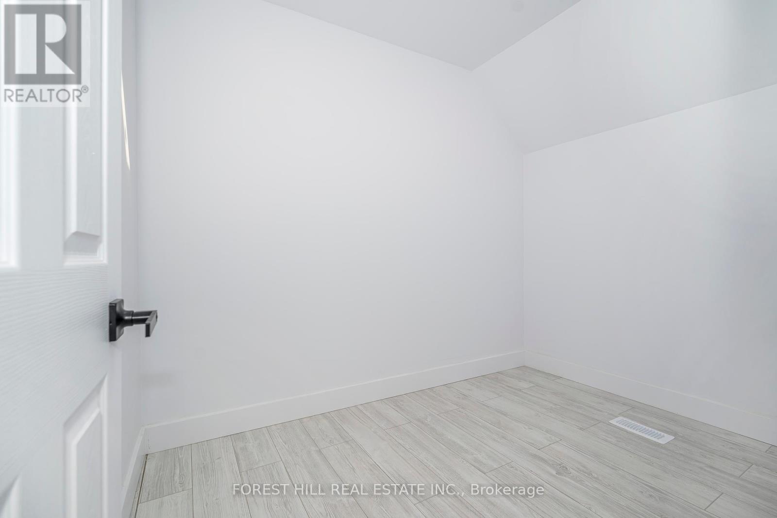 Photo 11 of 19 Simpson Avenue, Toronto ON