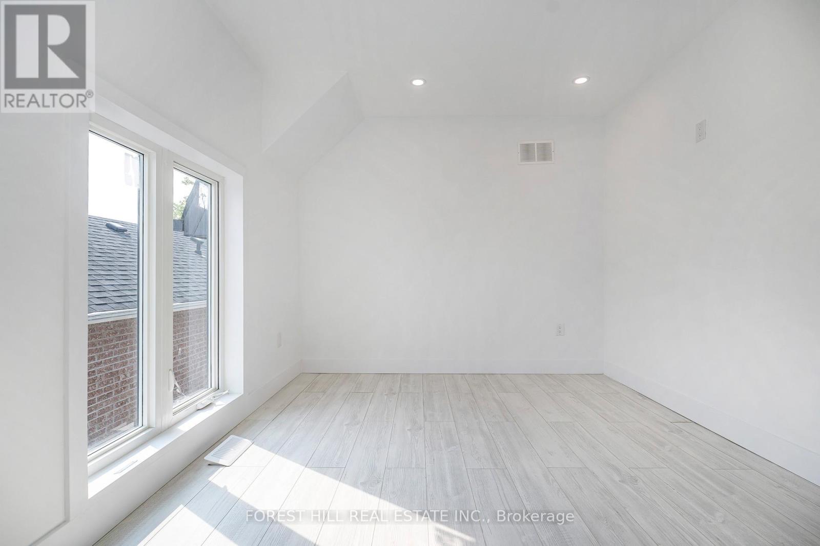 Photo 18 of 19 Simpson Avenue, Toronto ON