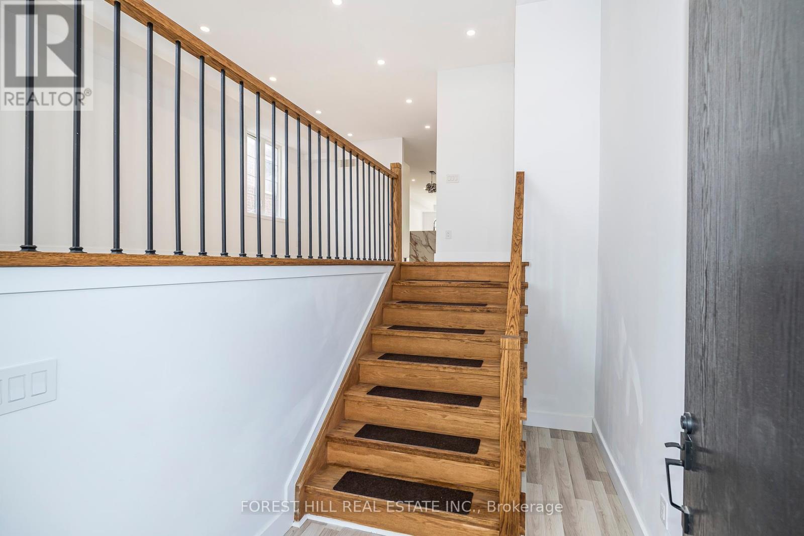 Photo 6 of 19 Simpson Avenue, Toronto ON