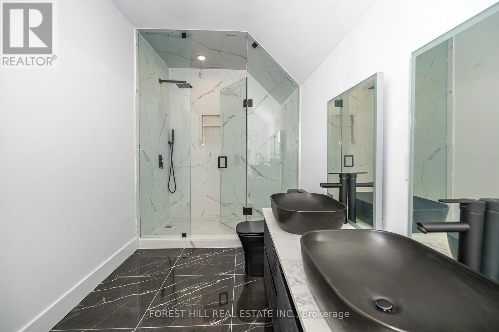 Photo 15 of 19 Simpson Avenue, Toronto ON