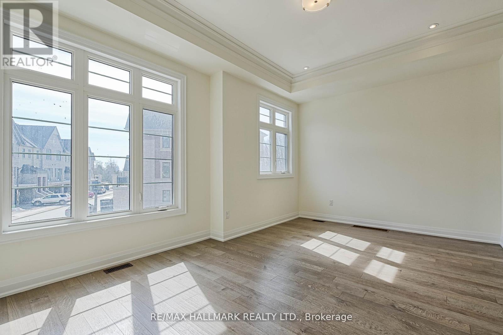 Photo 10 of 28 Gardeners Lane, Markham ON