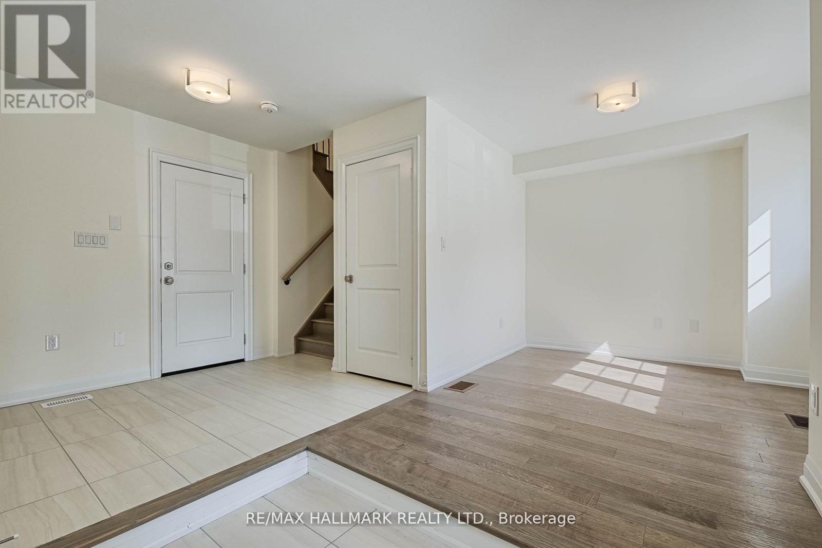 Photo 11 of 28 Gardeners Lane, Markham ON