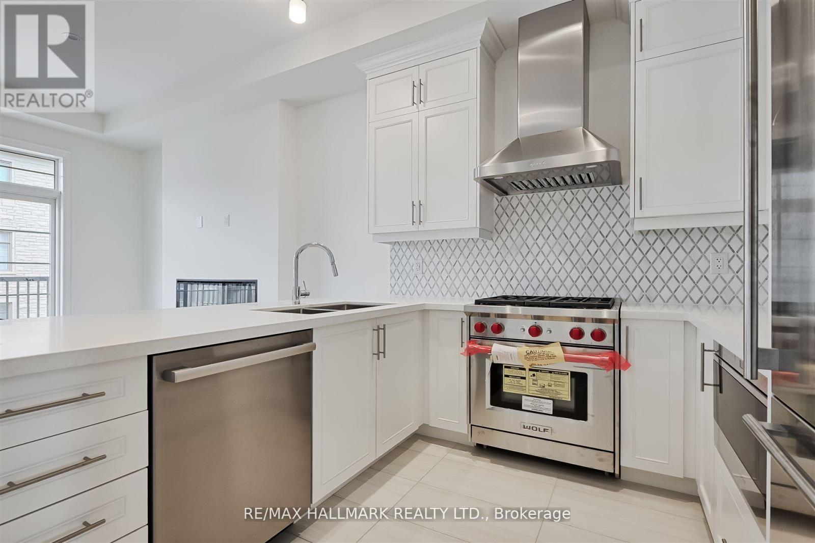 Photo 17 of 28 Gardeners Lane, Markham ON