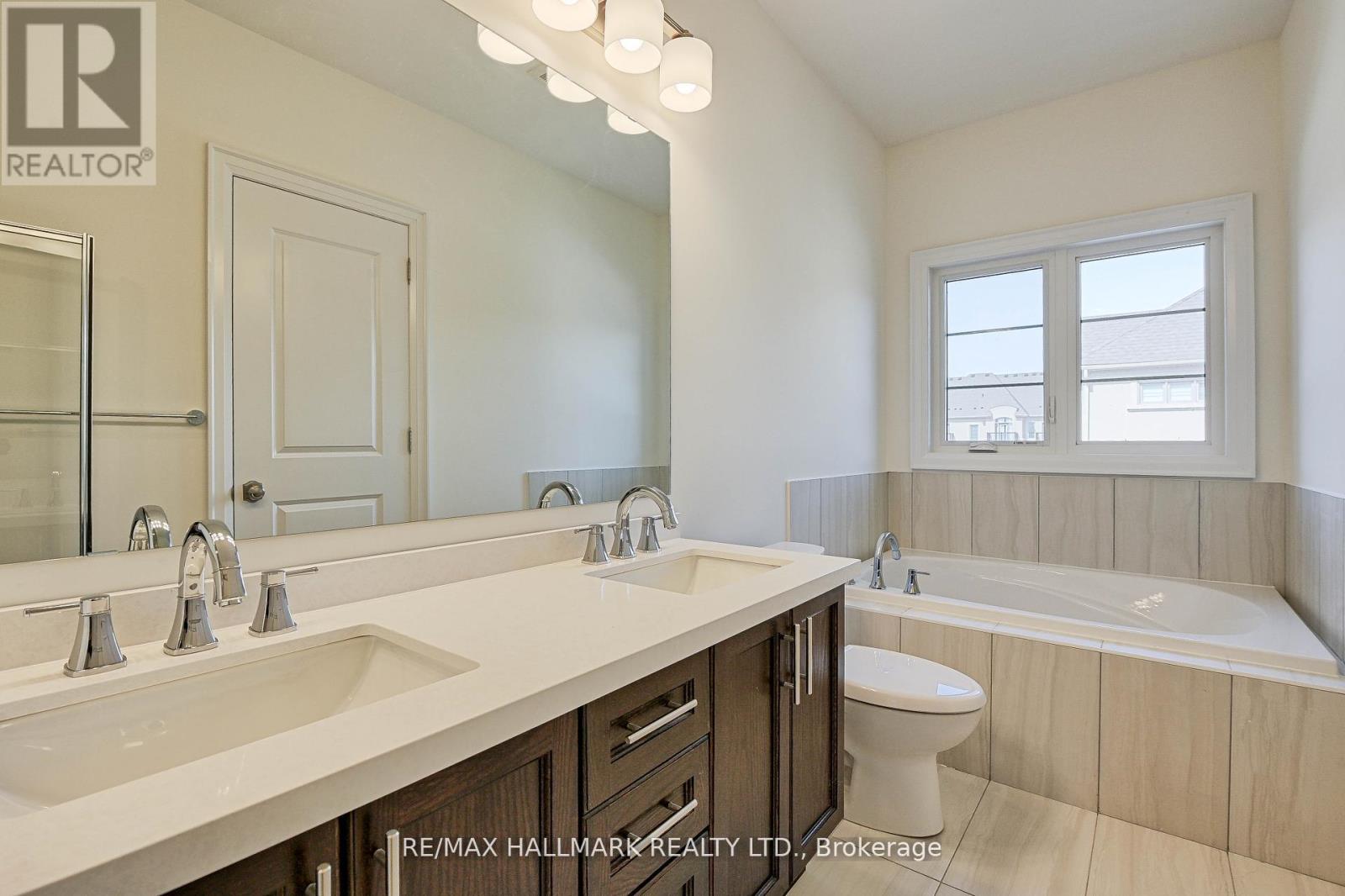 Photo 29 of 28 Gardeners Lane, Markham ON