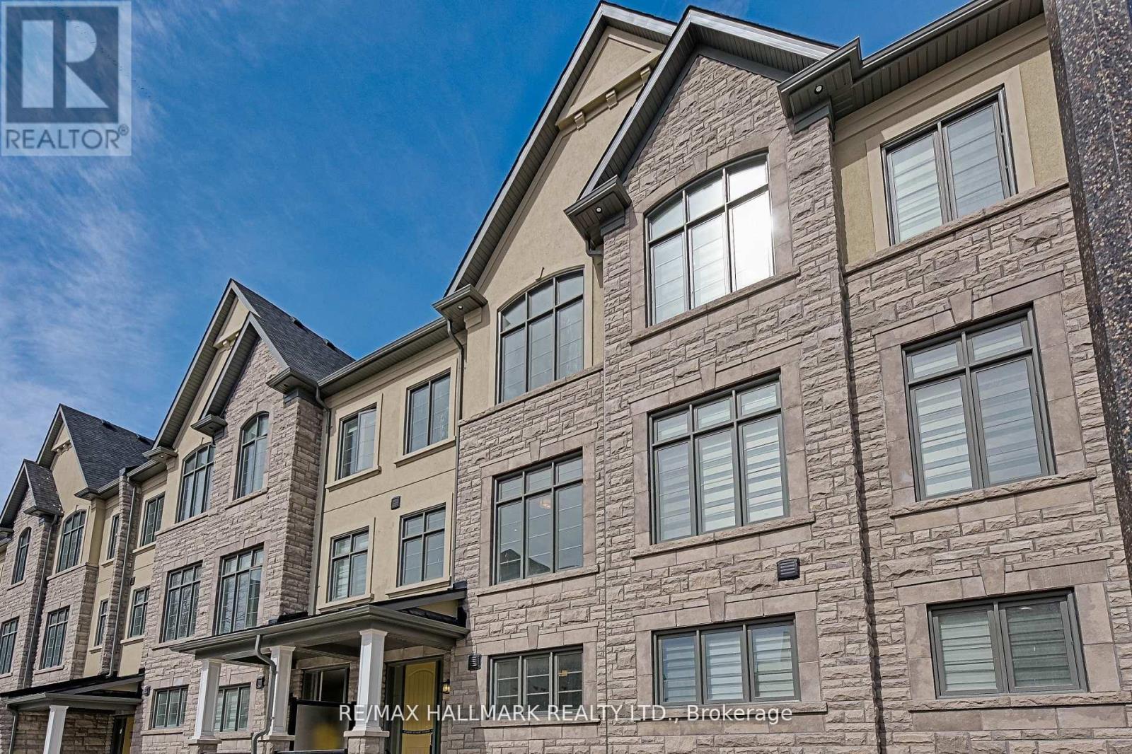 Photo 3 of 28 Gardeners Lane, Markham ON
