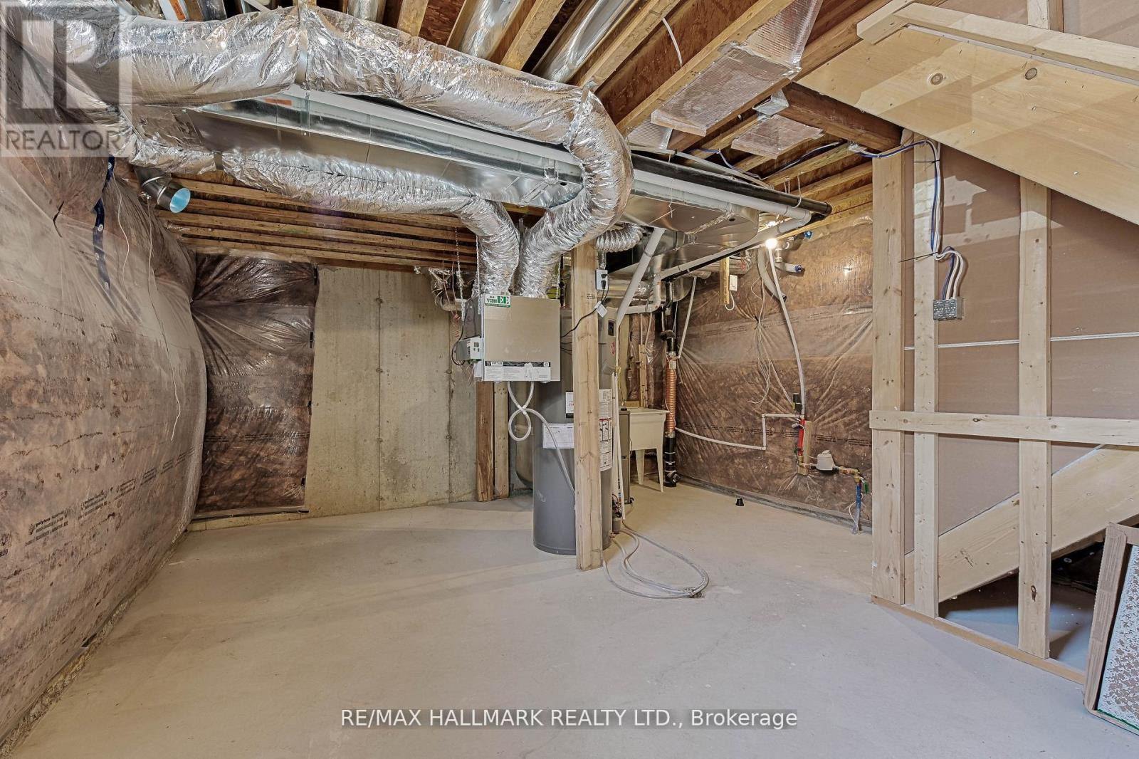 Photo 38 of 28 Gardeners Lane, Markham ON