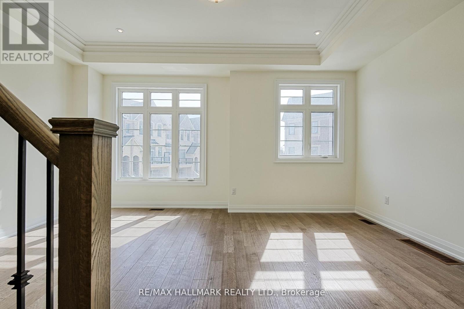 Photo 6 of 28 Gardeners Lane, Markham ON