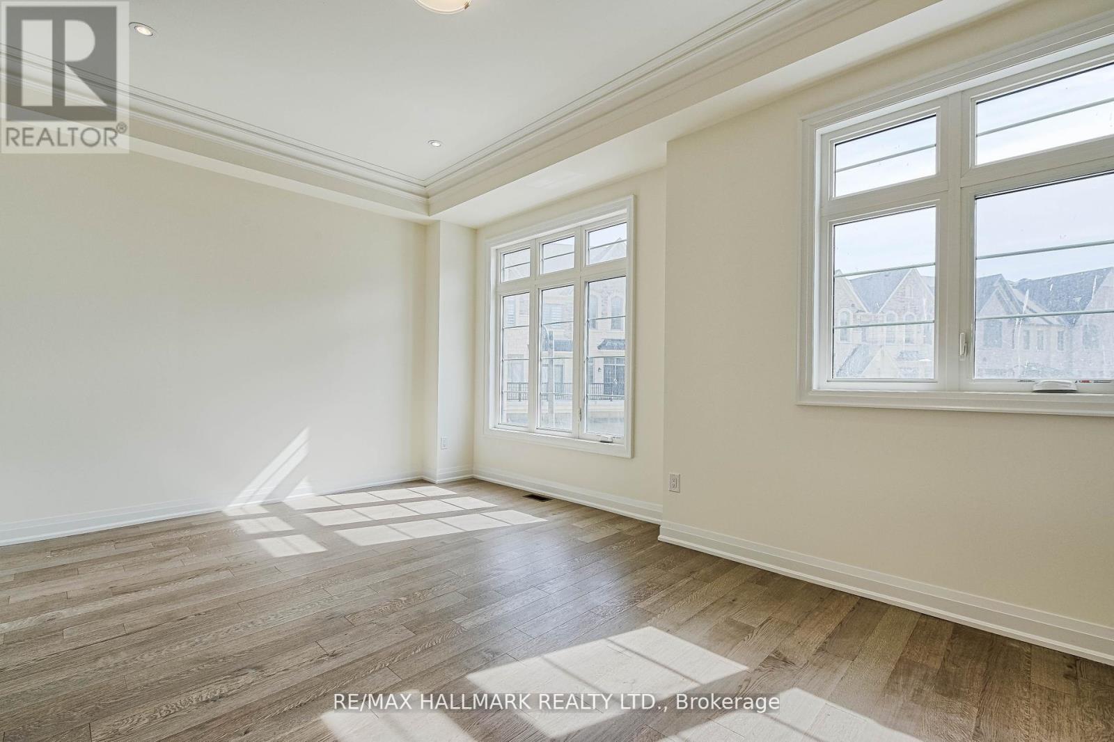 Photo 7 of 28 Gardeners Lane, Markham ON