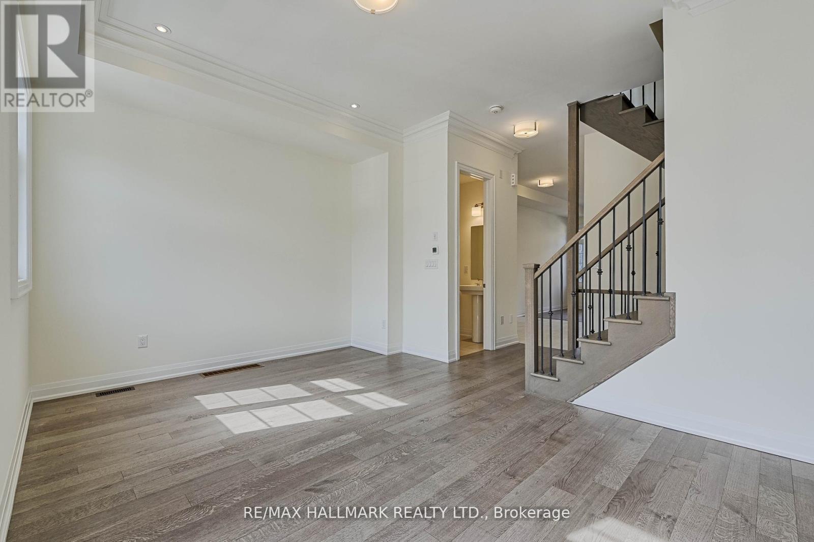 Photo 9 of 28 Gardeners Lane, Markham ON