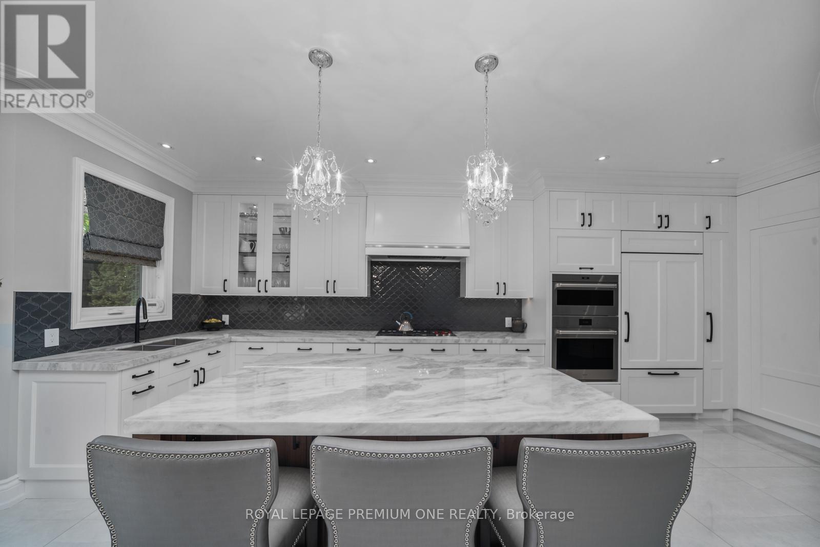 Photo 8 of 28 Johnswood Crescent, Vaughan ON