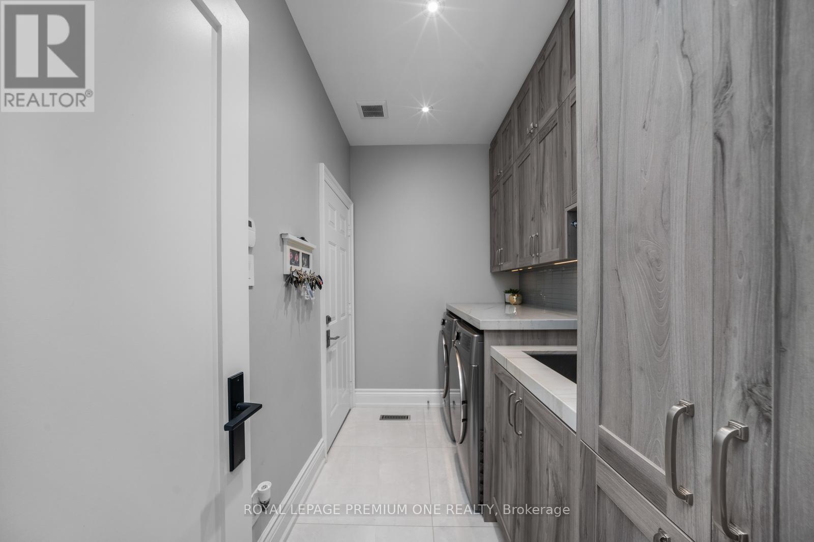 Photo 34 of 28 Johnswood Crescent, Vaughan ON