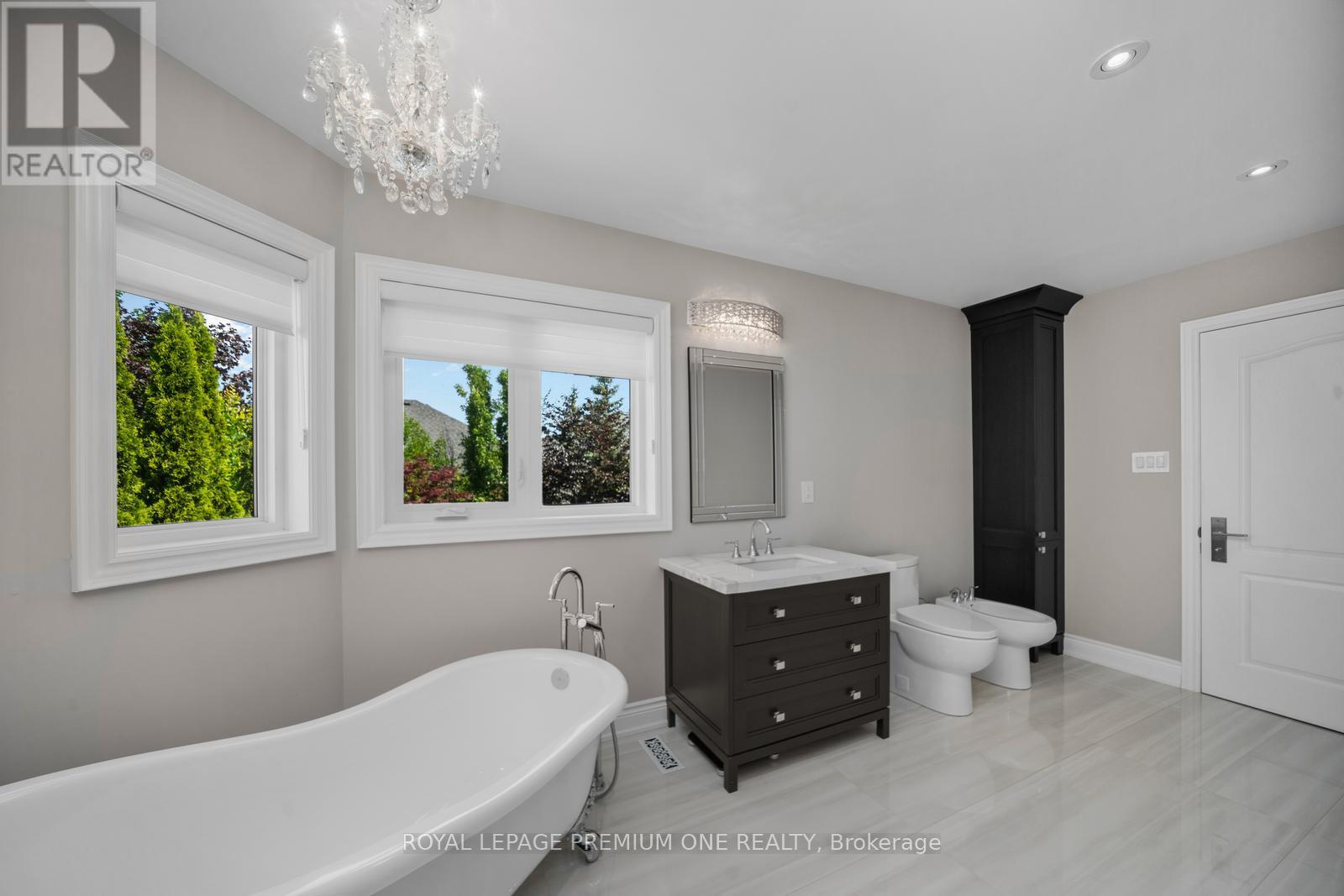 Photo 44 of 28 Johnswood Crescent, Vaughan ON