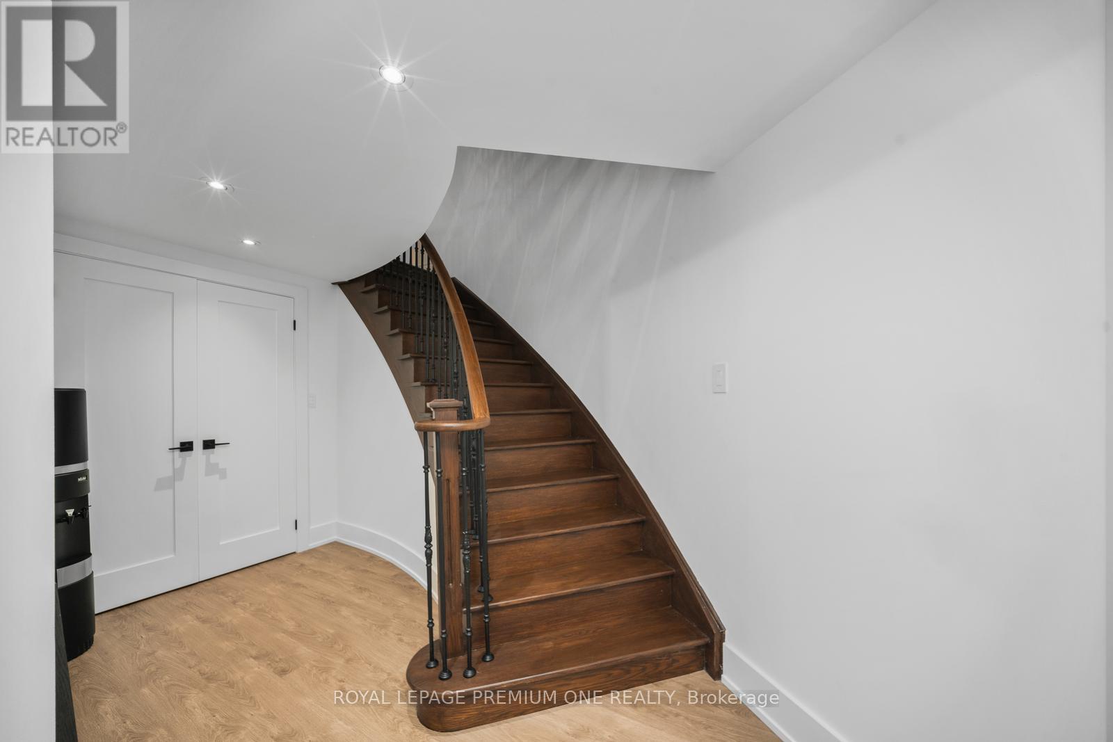 Photo 14 of 28 Johnswood Crescent, Vaughan ON