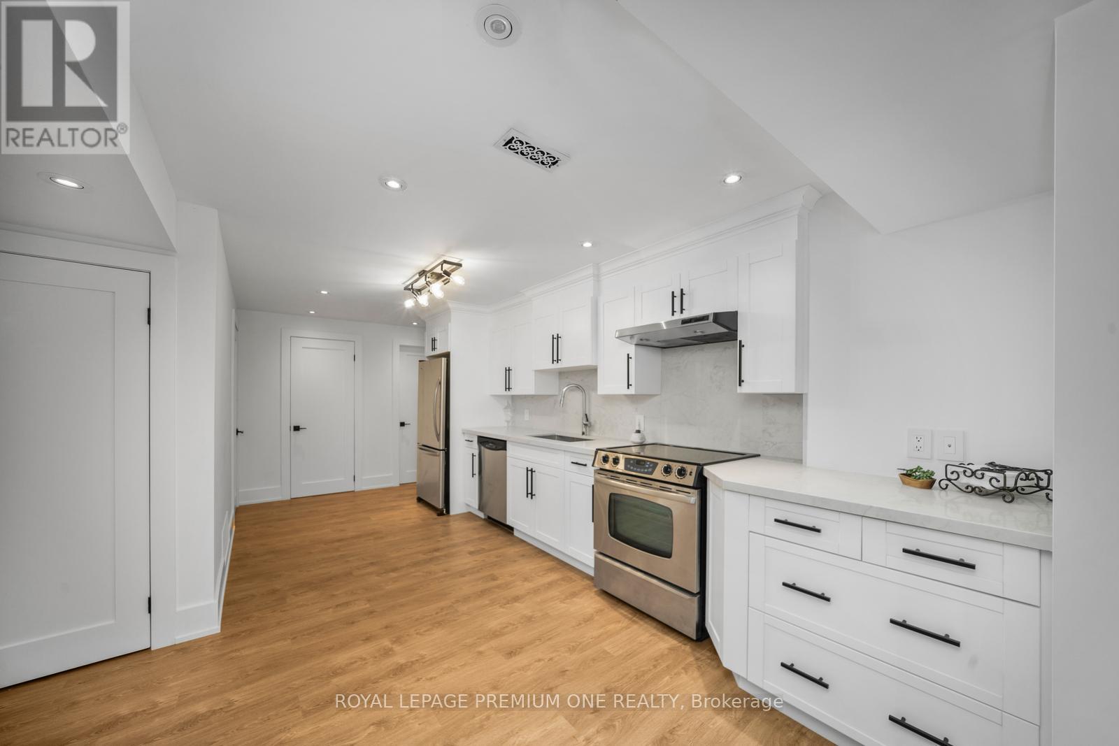 Photo 30 of 28 Johnswood Crescent, Vaughan ON