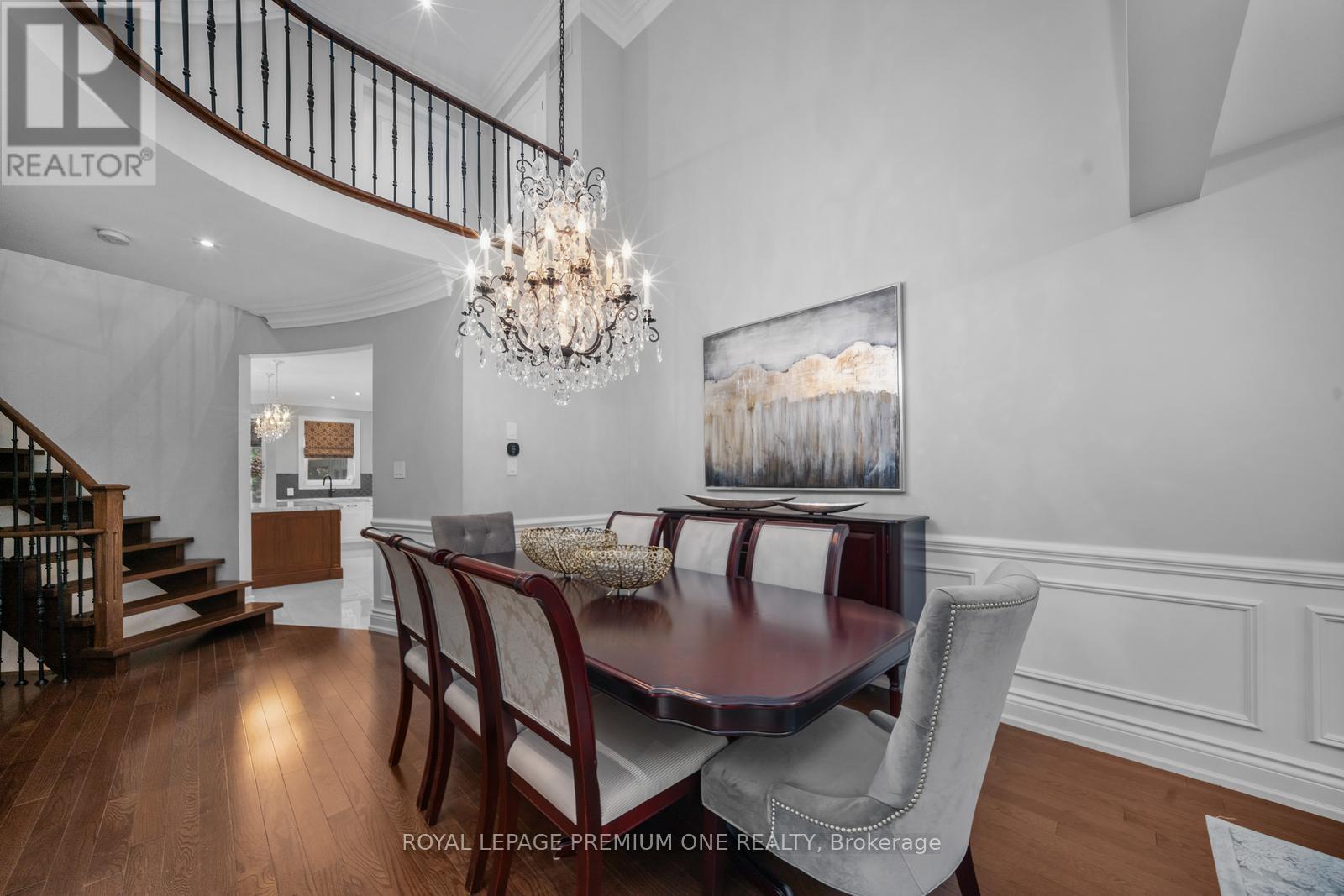 Photo 12 of 28 Johnswood Crescent, Vaughan ON