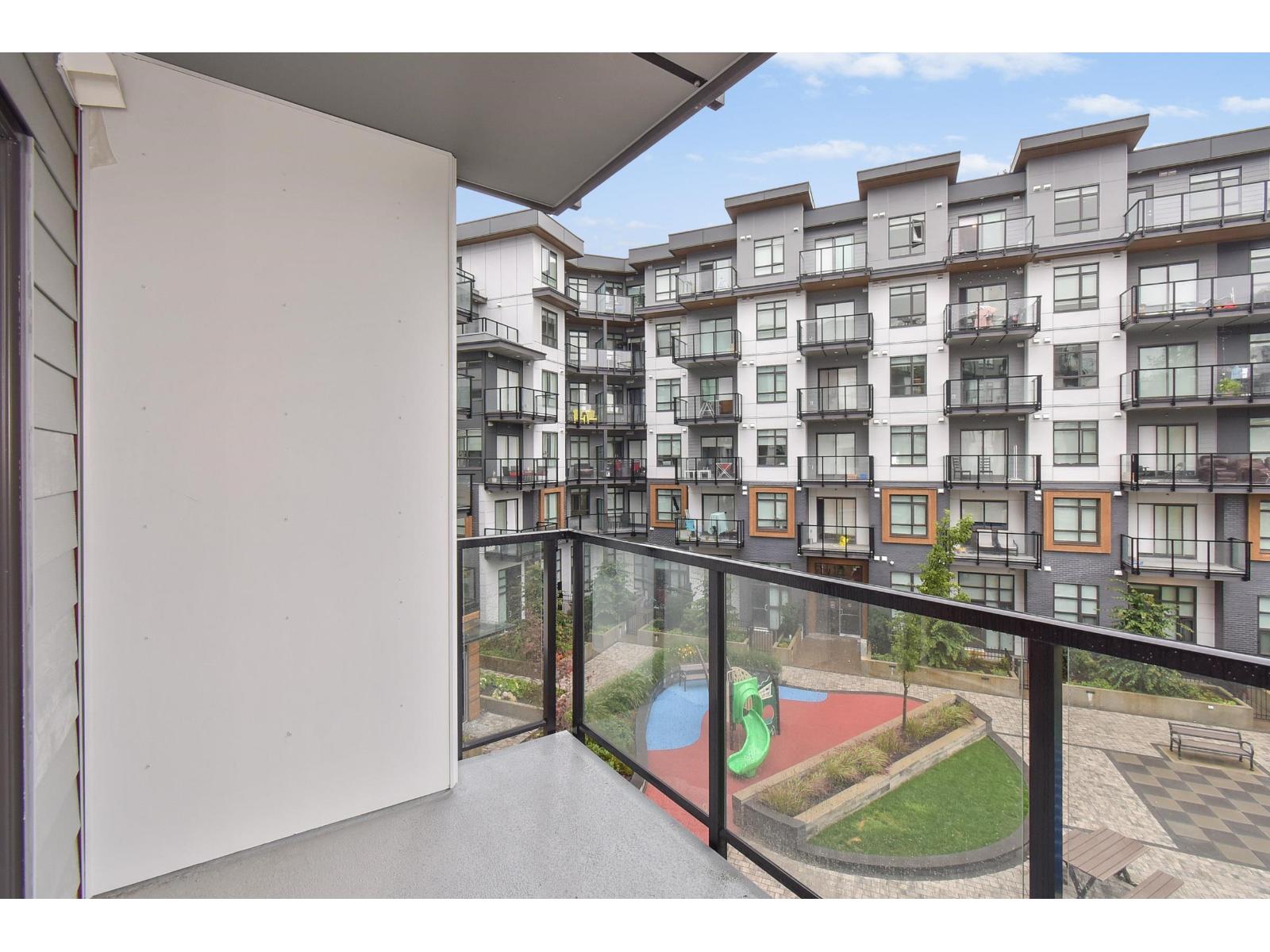 Photo 10 of 323 13968 Laurel Drive, Surrey BC
