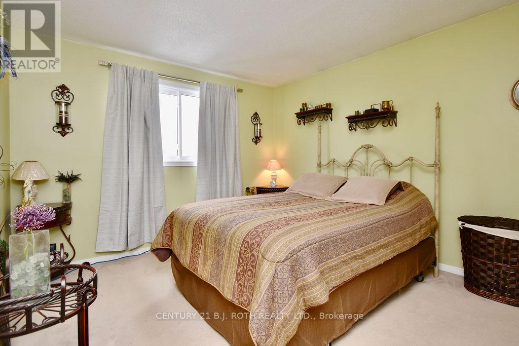 Photo 12 of 47 Dambrosio Drive, Barrie ON