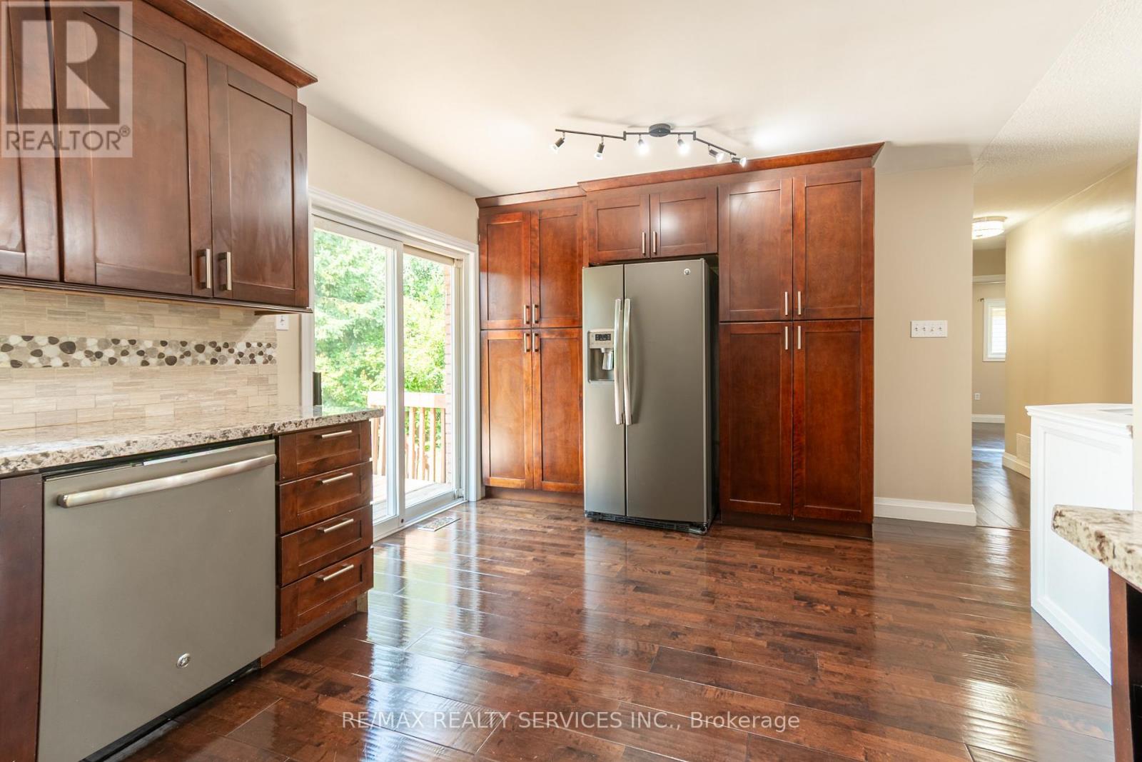 Photo 13 of 22 Oshaughnessy Crescent, Barrie ON