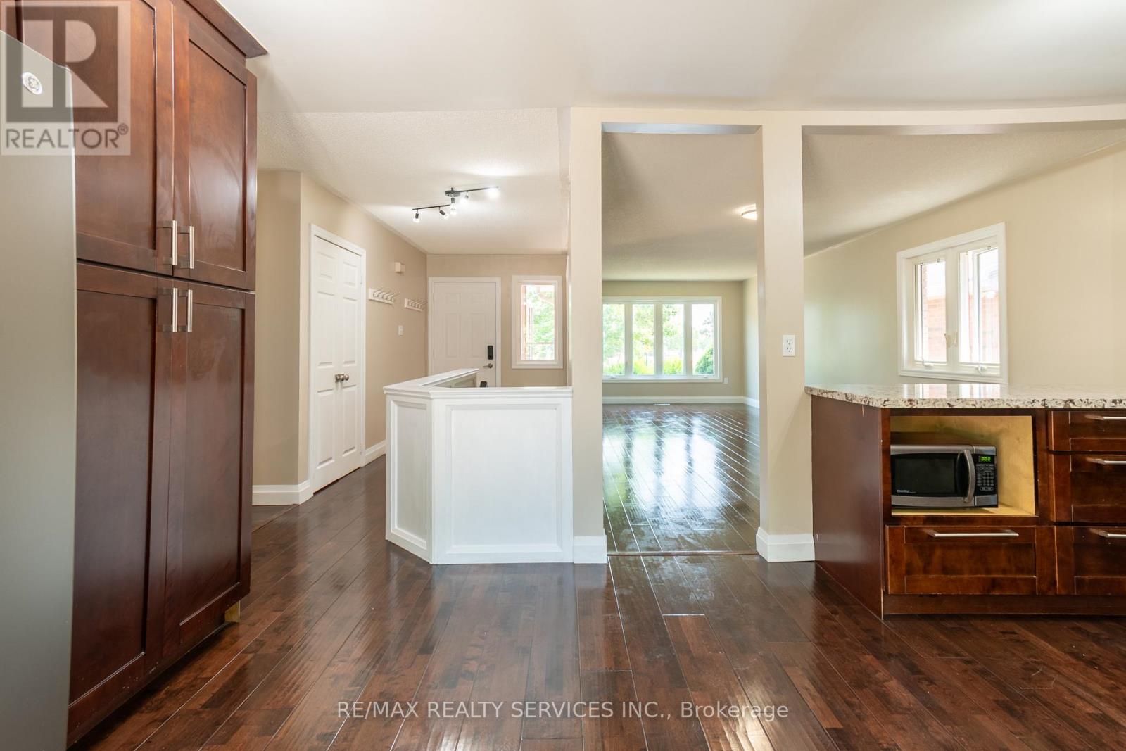 Photo 14 of 22 Oshaughnessy Crescent, Barrie ON