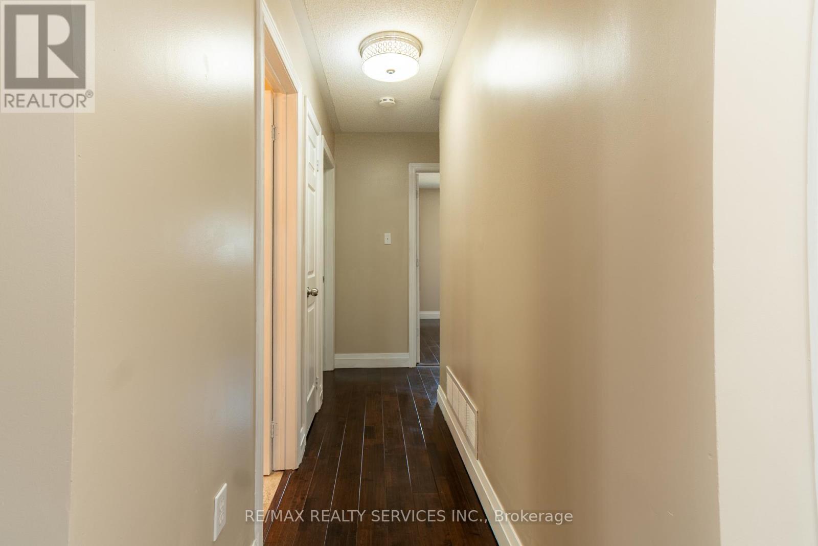 Photo 15 of 22 Oshaughnessy Crescent, Barrie ON