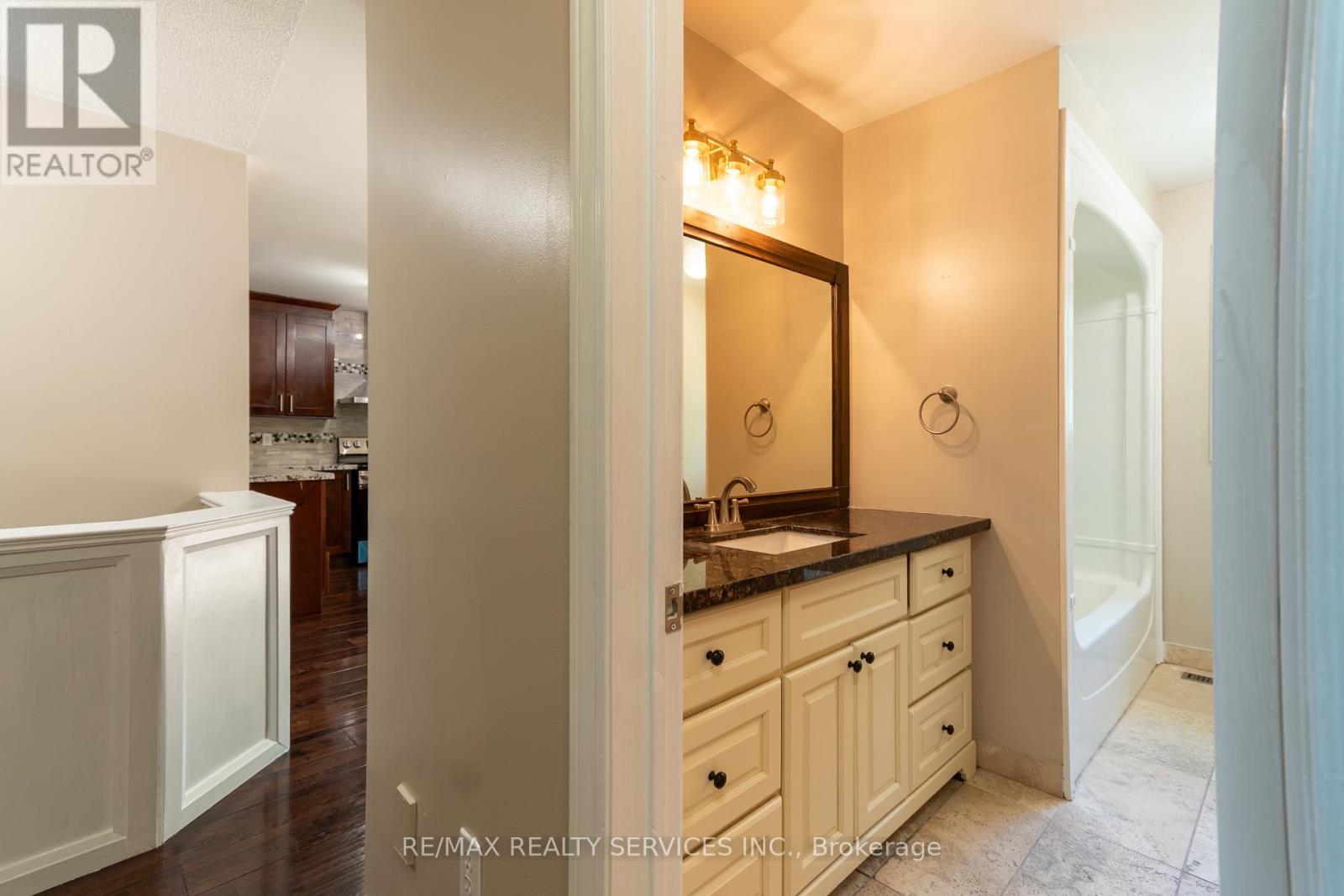 Photo 16 of 22 Oshaughnessy Crescent, Barrie ON
