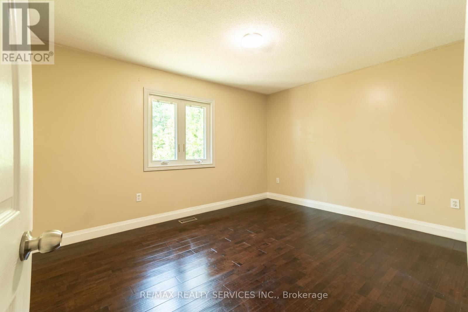 Photo 17 of 22 Oshaughnessy Crescent, Barrie ON