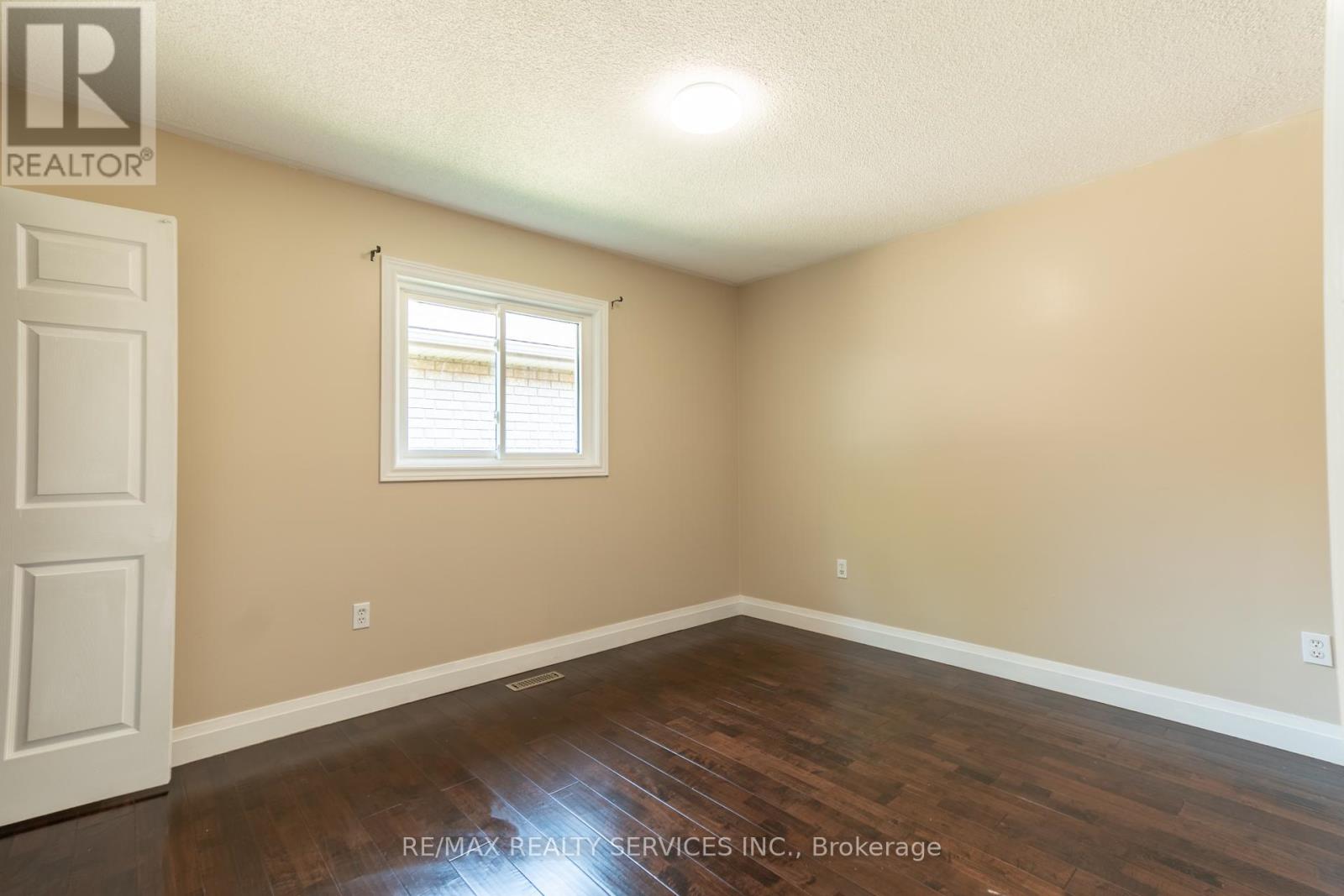 Photo 21 of 22 Oshaughnessy Crescent, Barrie ON