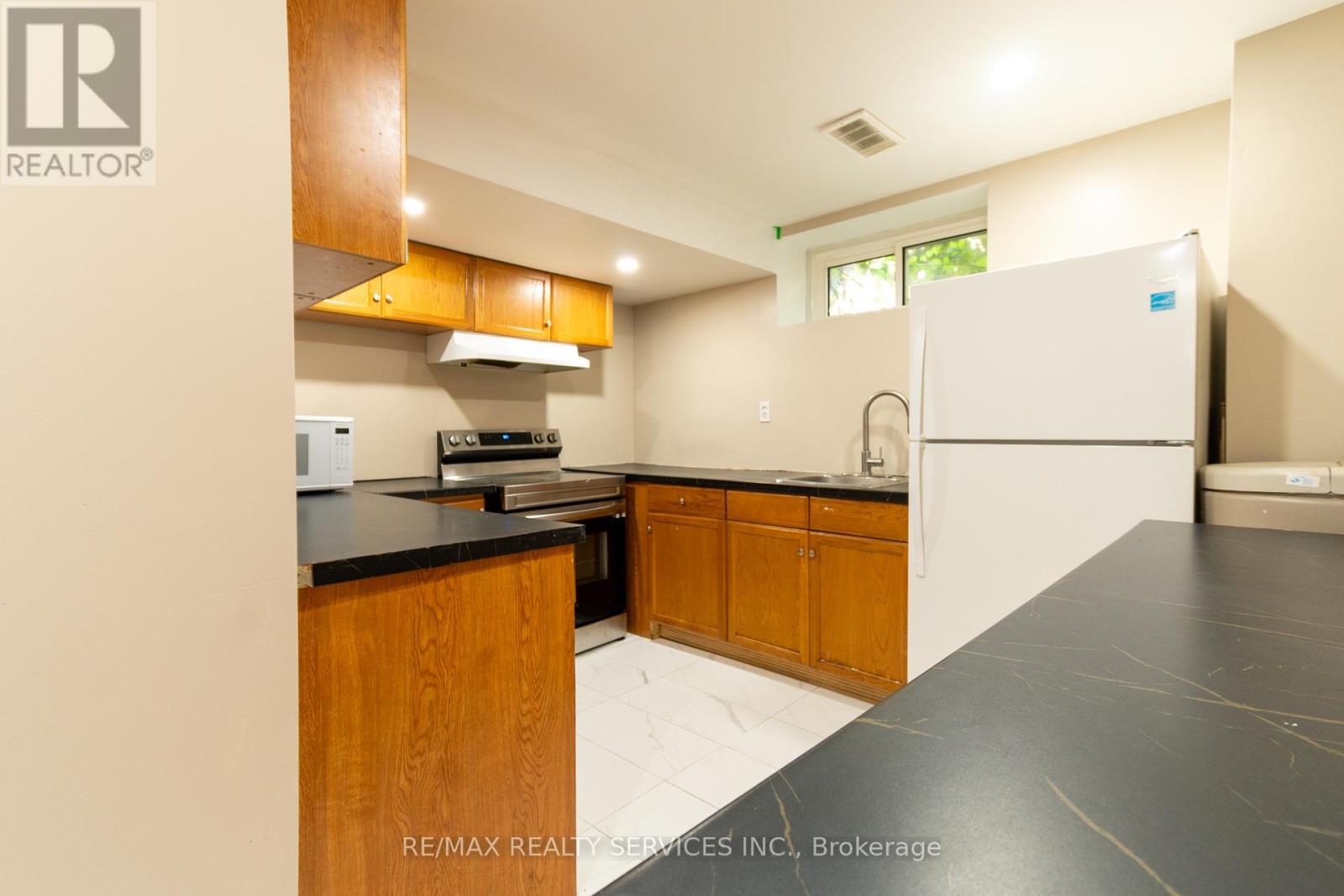 Photo 25 of 22 Oshaughnessy Crescent, Barrie ON