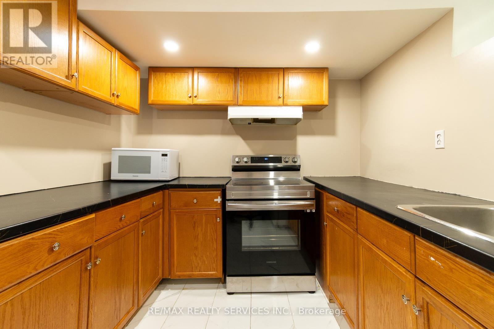 Photo 26 of 22 Oshaughnessy Crescent, Barrie ON