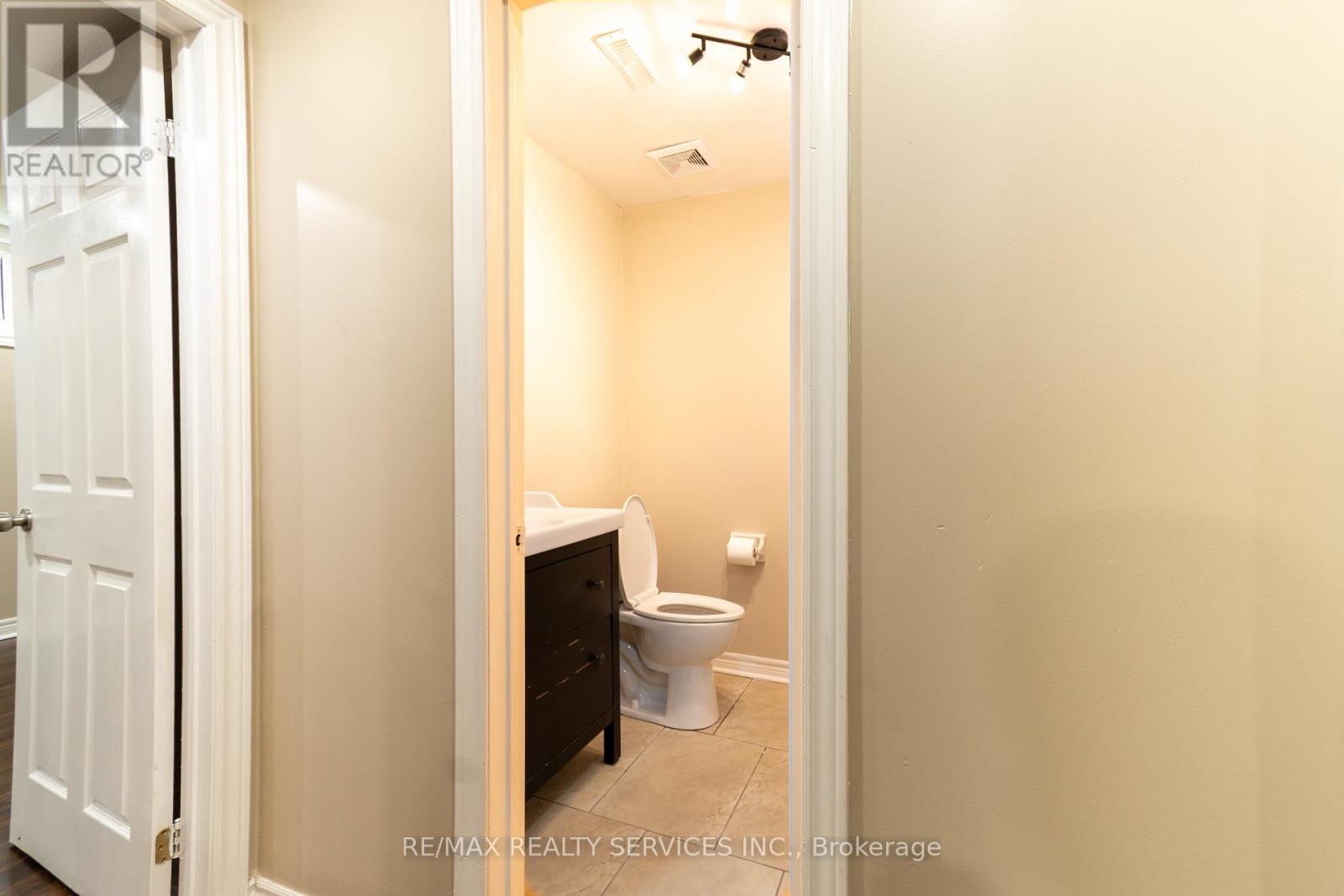 Photo 33 of 22 Oshaughnessy Crescent, Barrie ON
