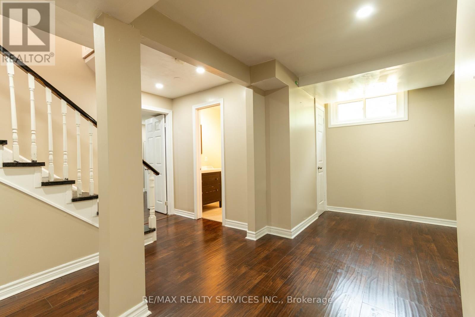 Photo 35 of 22 Oshaughnessy Crescent, Barrie ON