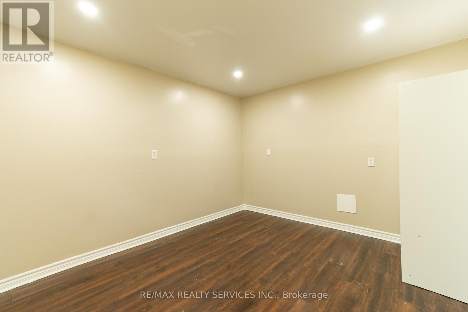 Photo 37 of 22 Oshaughnessy Crescent, Barrie ON