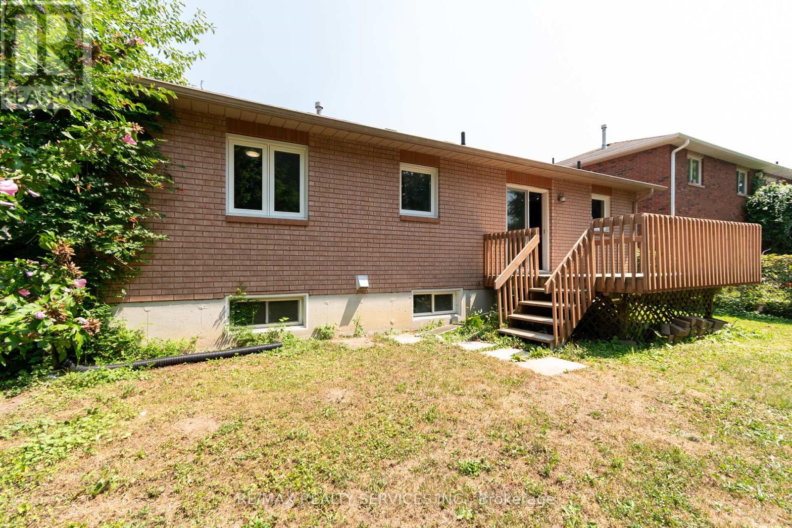 Photo 40 of 22 Oshaughnessy Crescent, Barrie ON