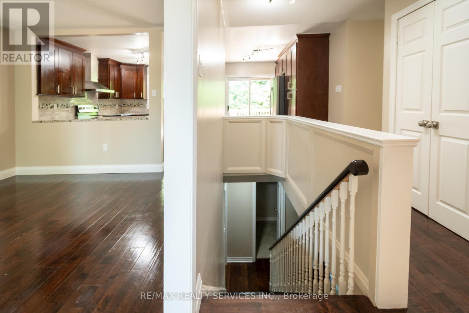 Photo 6 of 22 Oshaughnessy Crescent, Barrie ON