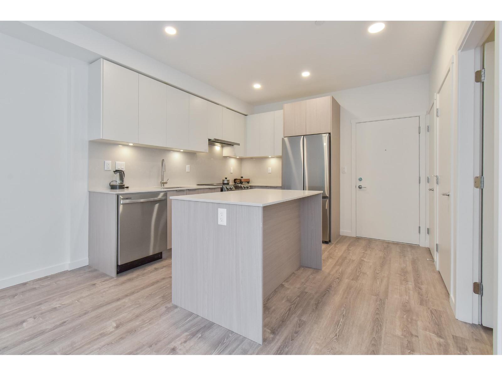Photo 13 of 323 13968 Laurel Drive, Surrey BC