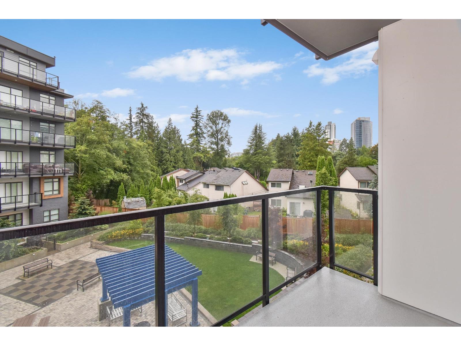 Photo 9 of 323 13968 Laurel Drive, Surrey BC