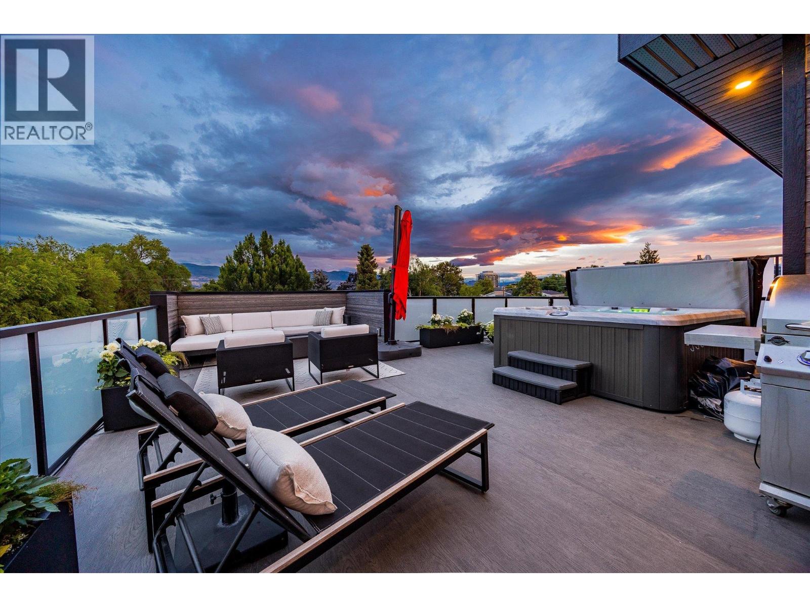  796 Wardlaw Avenue, Kelowna
