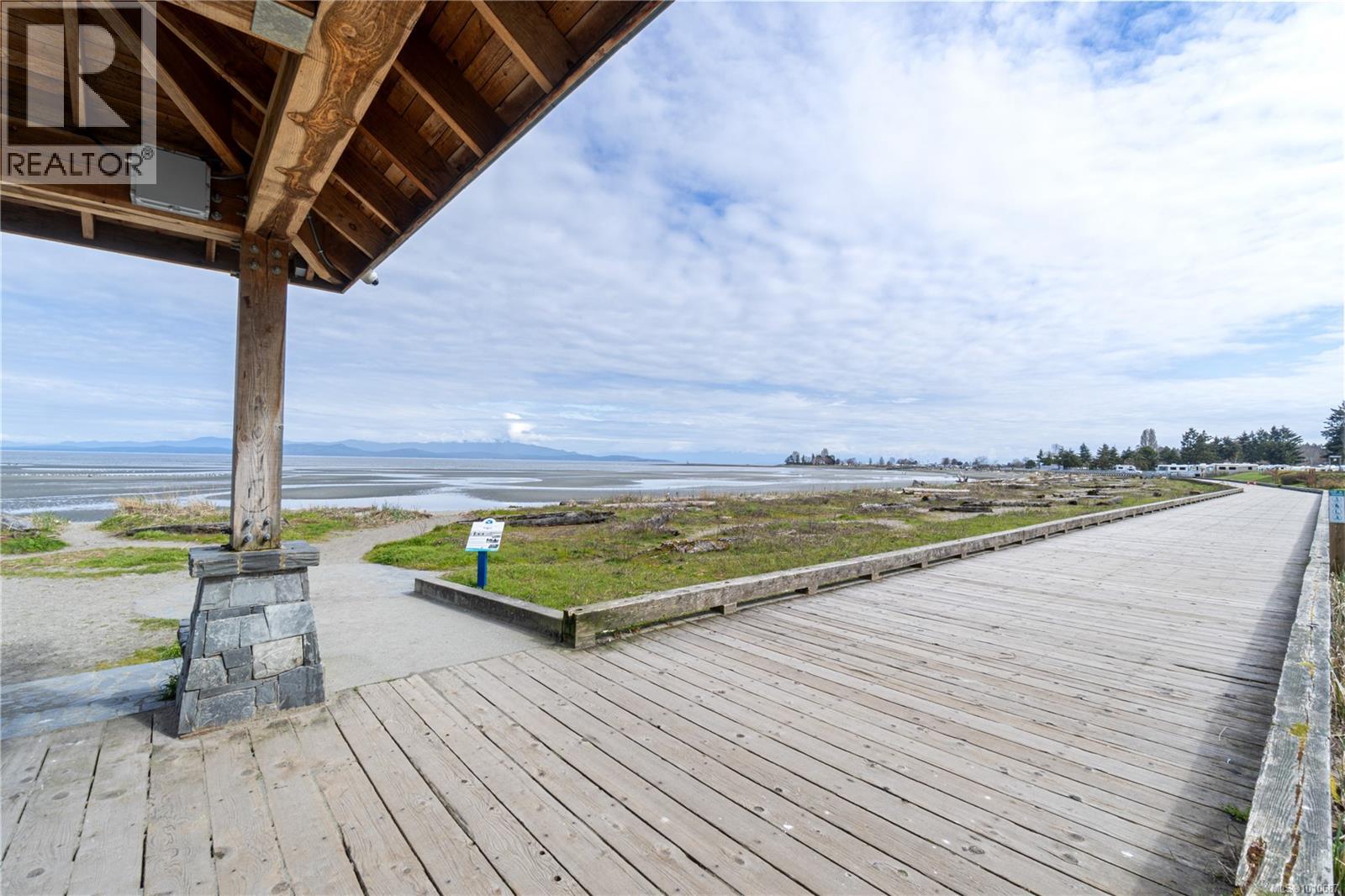 Photo 13 of 607 194 Beachside Dr, Parksville BC