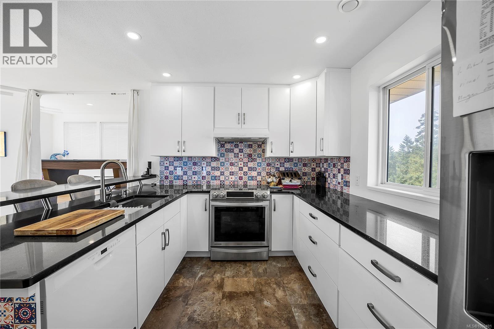 250 CANTERBURY CRES - Image 15