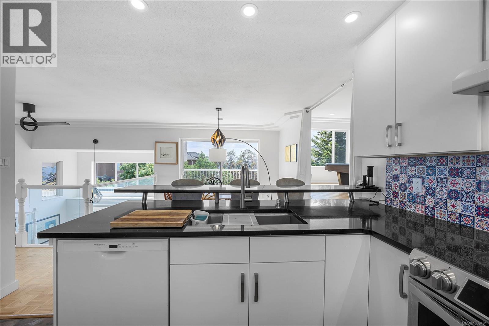 250 CANTERBURY CRES - Image 16