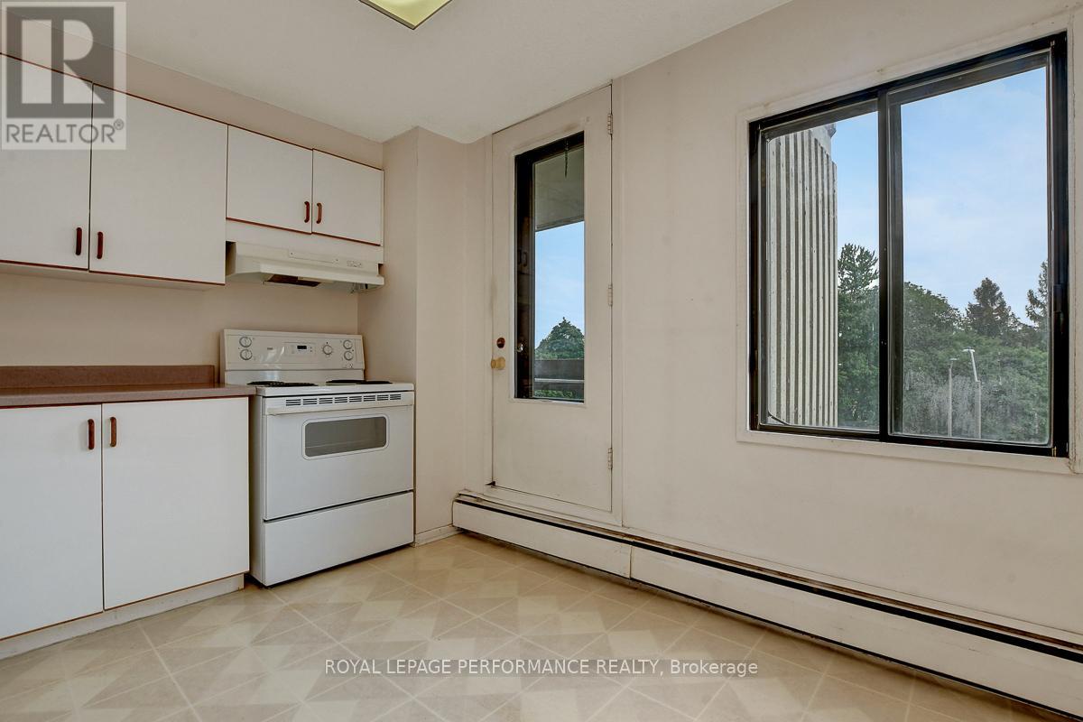 Photo 8 of 404 415 Greenview Avenue, Ottawa ON