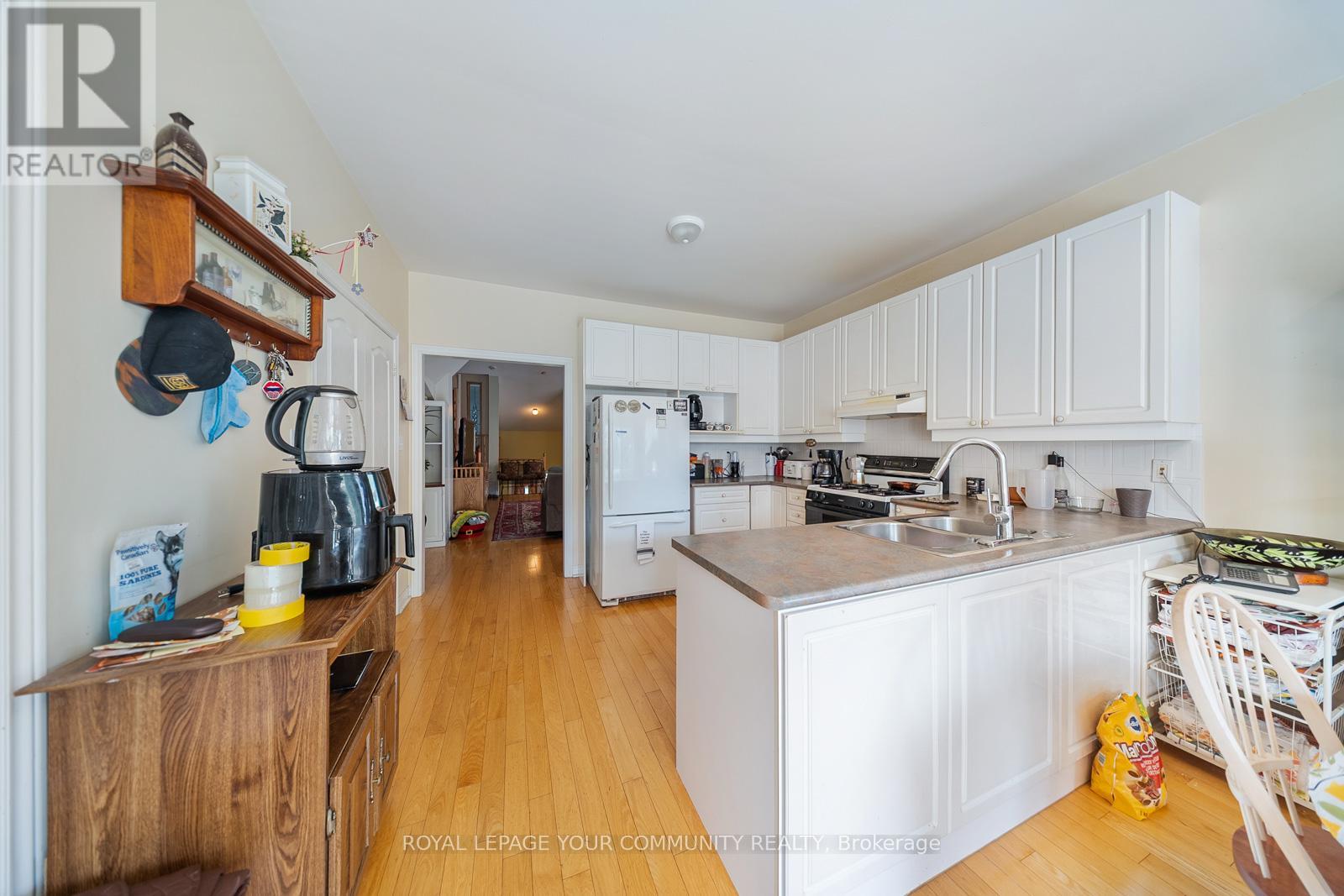Photo 11 of 6926 Early Settler Row, Mississauga ON