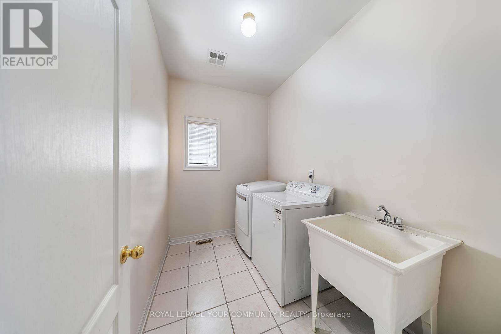 Photo 21 of 6926 Early Settler Row, Mississauga ON