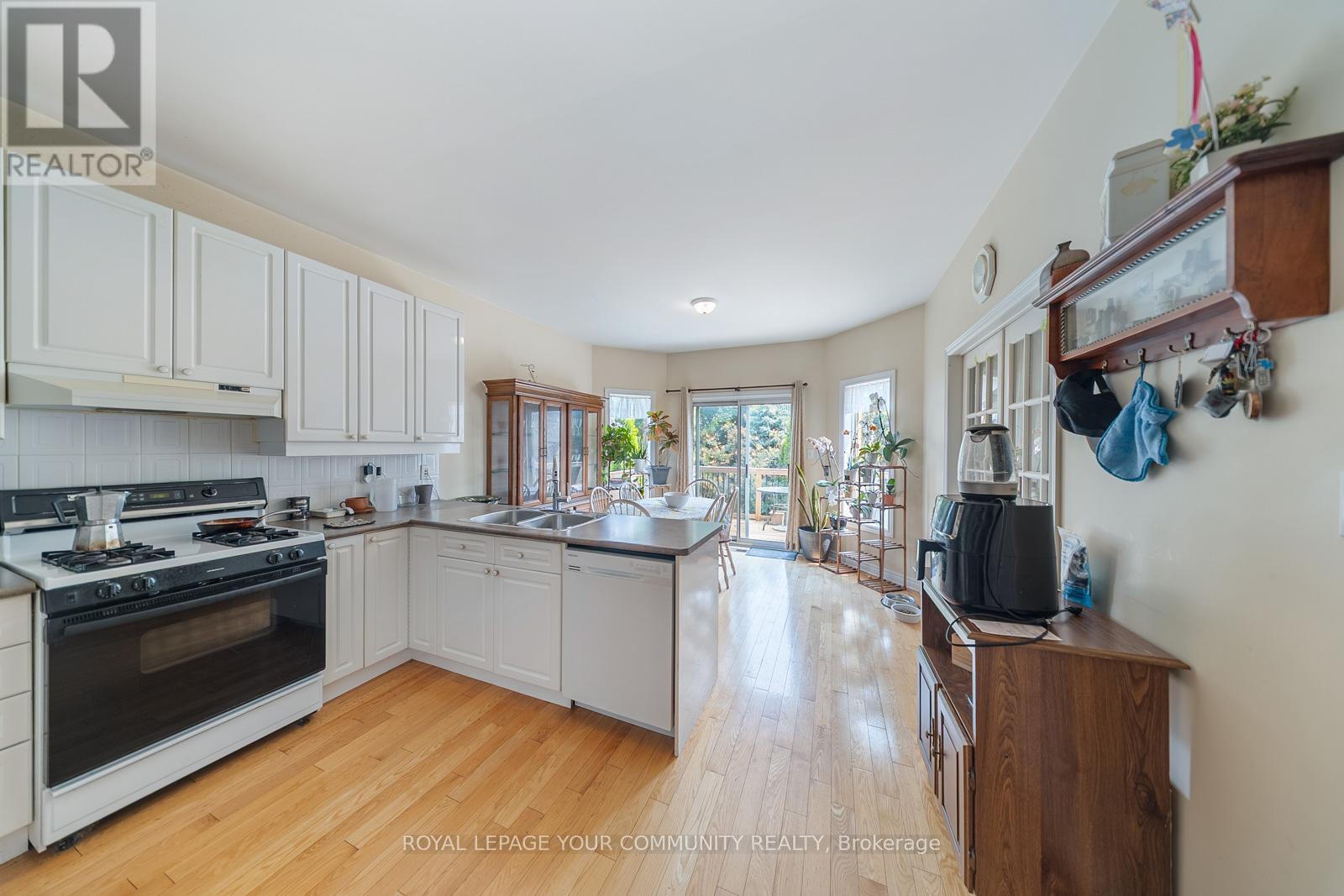 Photo 9 of 6926 Early Settler Row, Mississauga ON