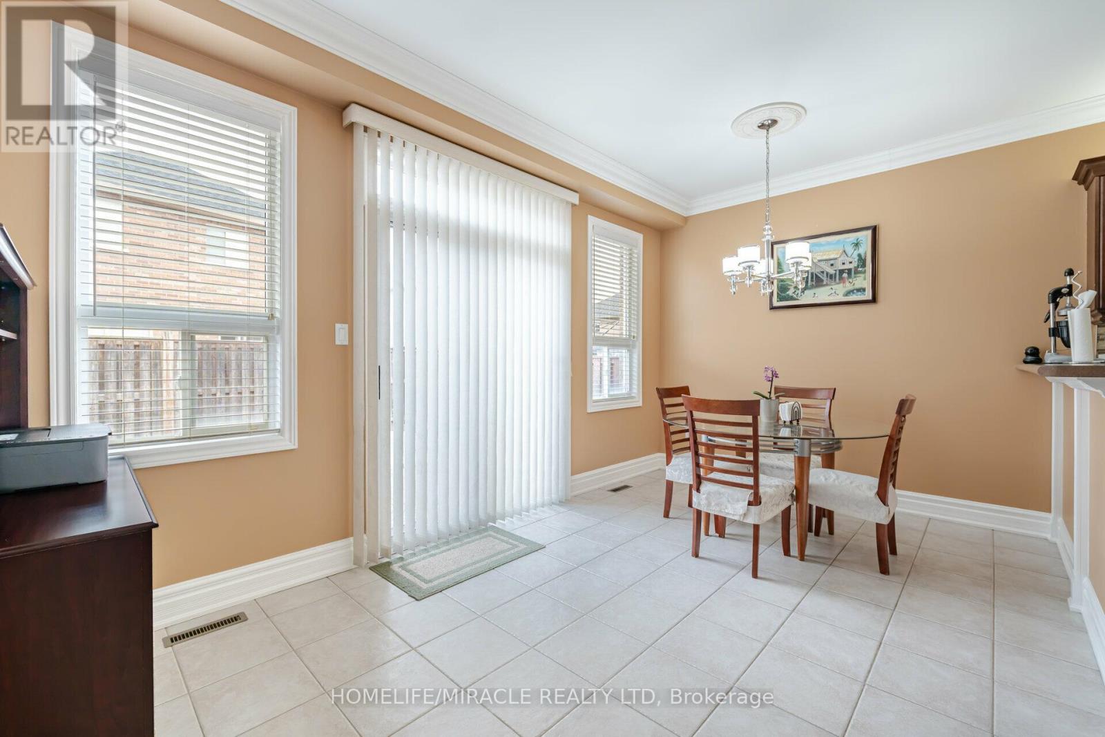 Photo 9 of 21 Summershade Street, Brampton ON
