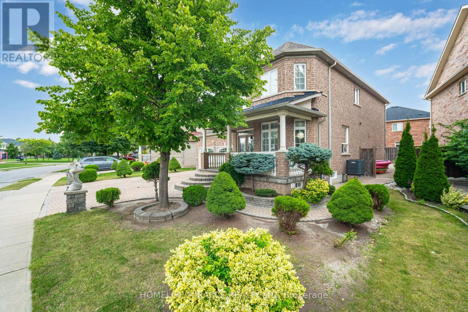 Photo 5 of 21 Summershade Street, Brampton ON
